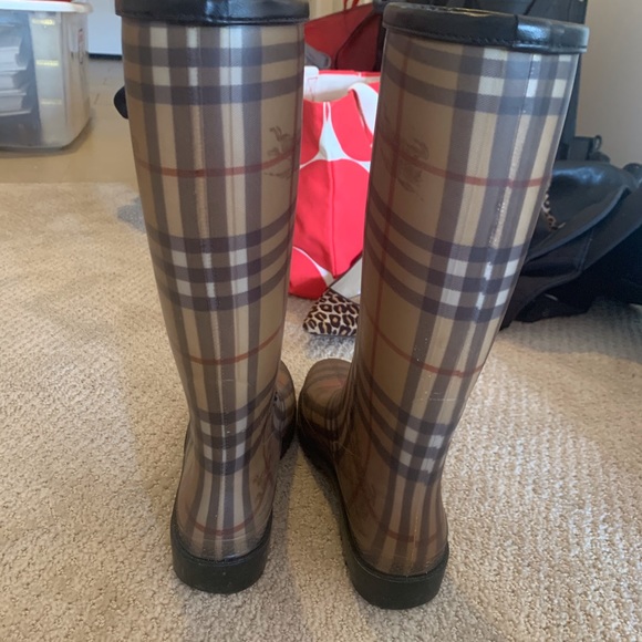 Burberry rain boots - Picture 3 of 4